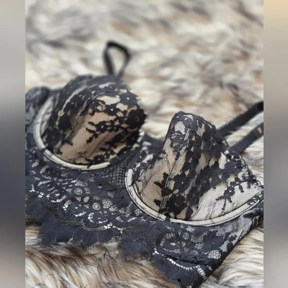 Victorias Secret Black & Nude Lace Bra - Picture 2 of 4